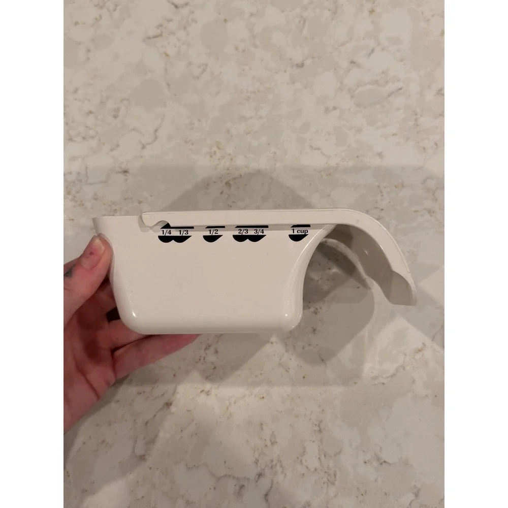 The Pampered Chef Adjustable Measuring Cup 1 Cup 250ml White‎ Plastic Sliding